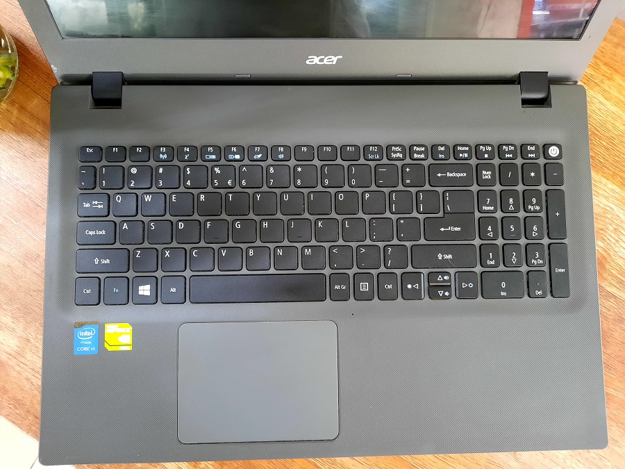 Laptop Acer Aspire E5 - 573G core i5